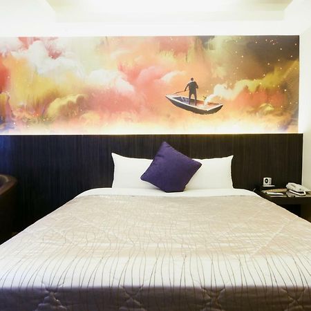 Carnival Motel Тайбей Екстер'єр фото
