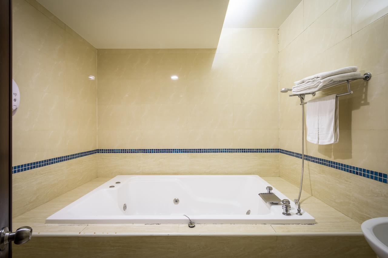 Carnival Motel Тайбей Екстер'єр фото