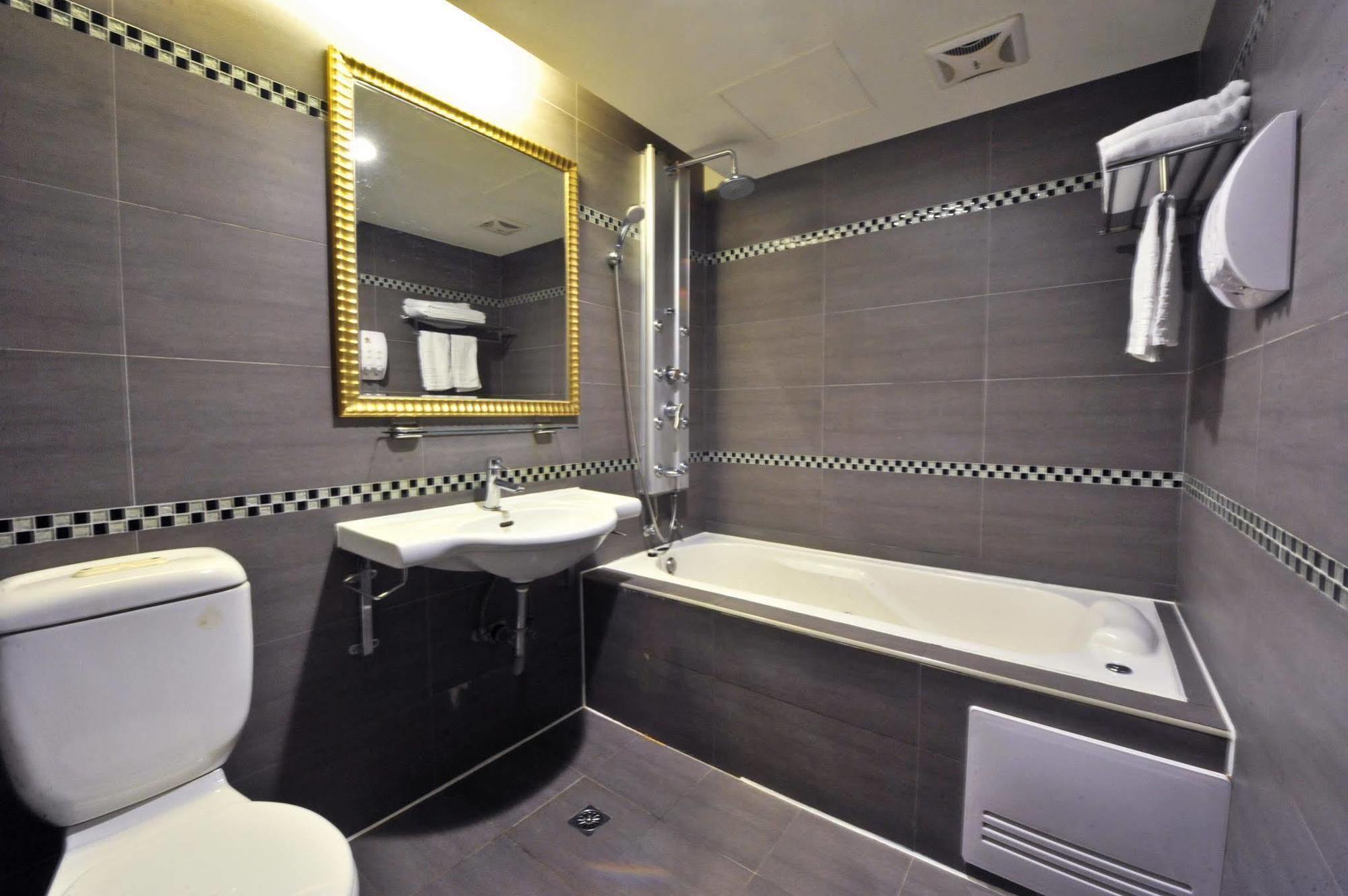 Carnival Motel Тайбей Екстер'єр фото