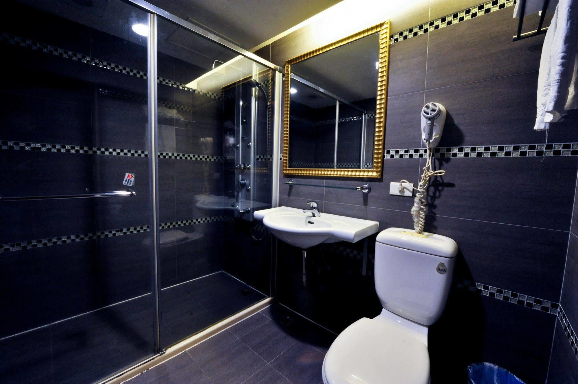 Carnival Motel Тайбей Екстер'єр фото