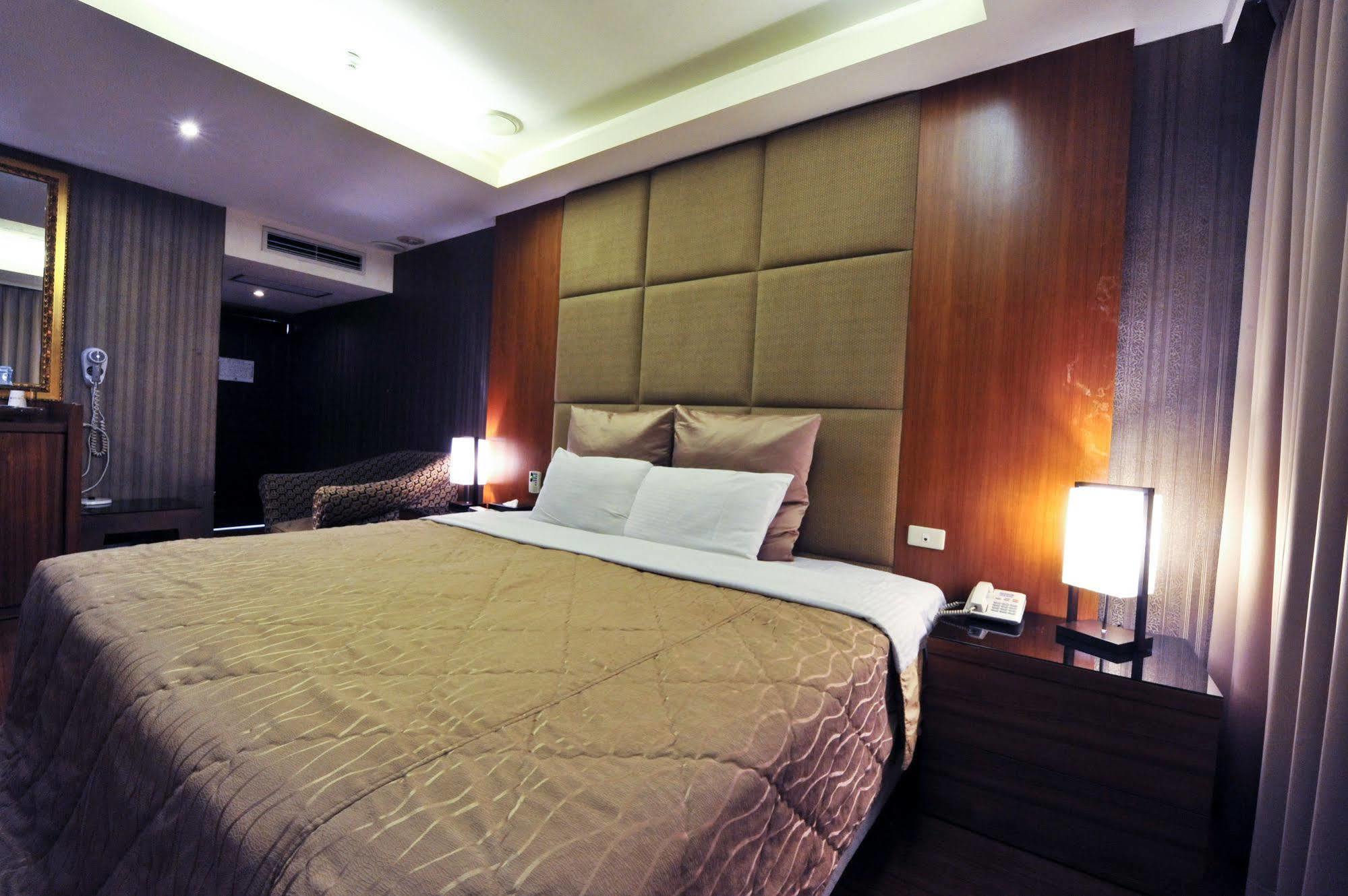 Carnival Motel Тайбей Екстер'єр фото