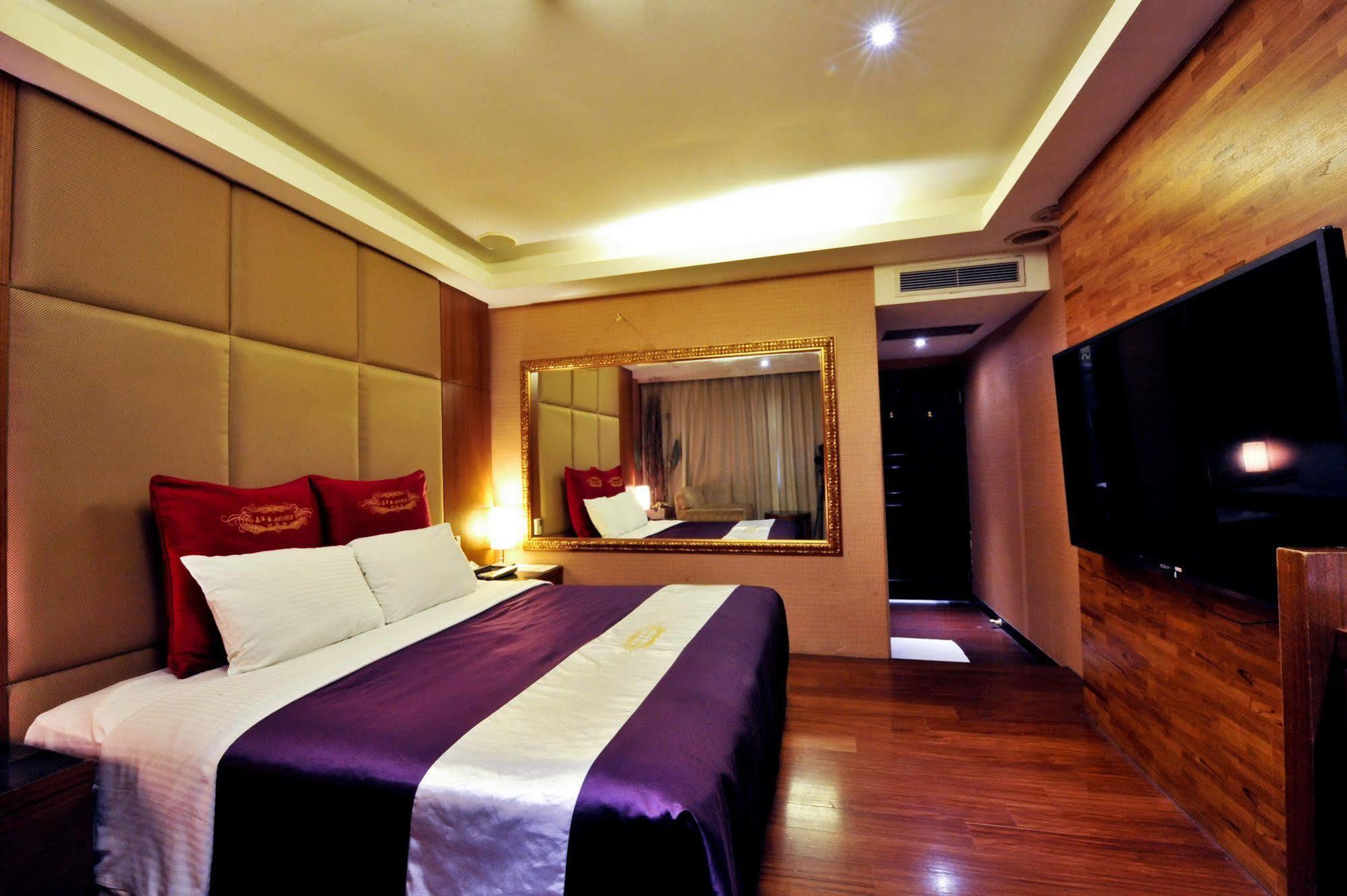 Carnival Motel Тайбей Екстер'єр фото