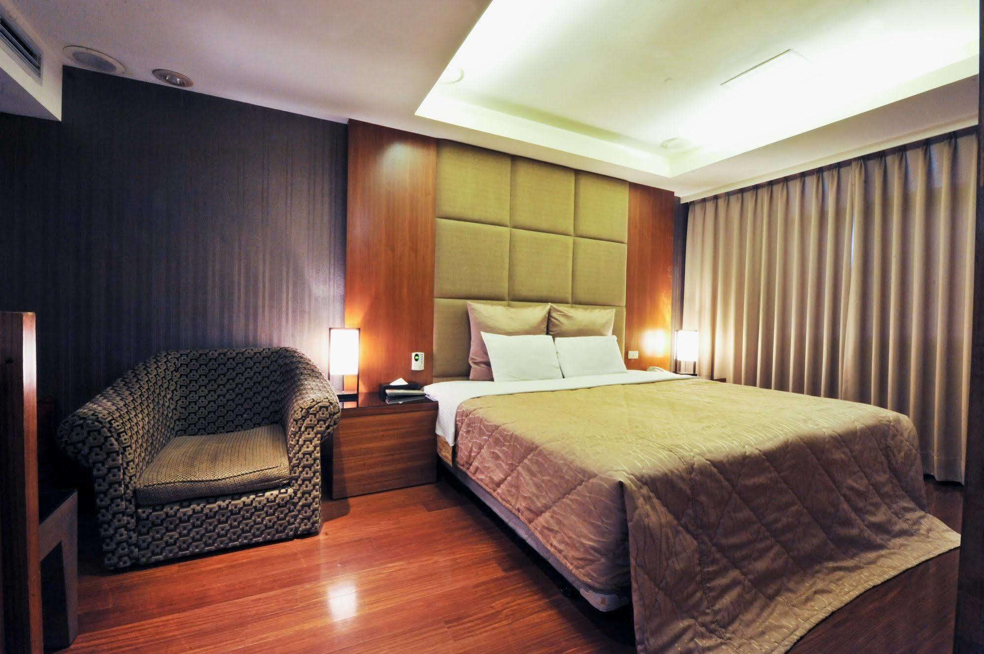 Carnival Motel Тайбей Екстер'єр фото