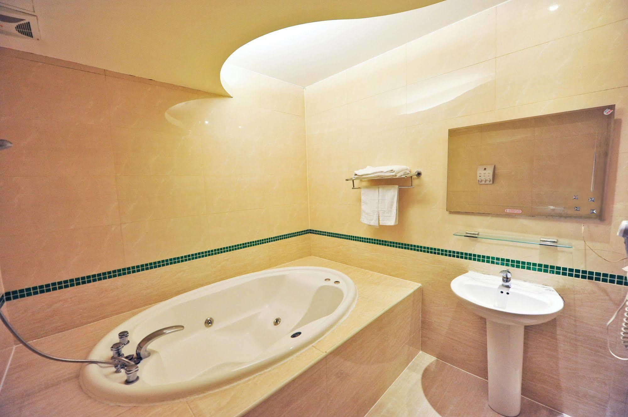 Carnival Motel Тайбей Екстер'єр фото